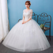 Load image into Gallery viewer, 2019 Lace Embroidery Half Sleeve Wedding Dresses Long Train Wedding Gown V Neck Elegant Plus Size Vestido De Noiva