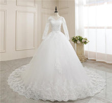 Load image into Gallery viewer, 2019 Lace Embroidery Half Sleeve Wedding Dresses Long Train Wedding Gown V Neck Elegant Plus Size Vestido De Noiva